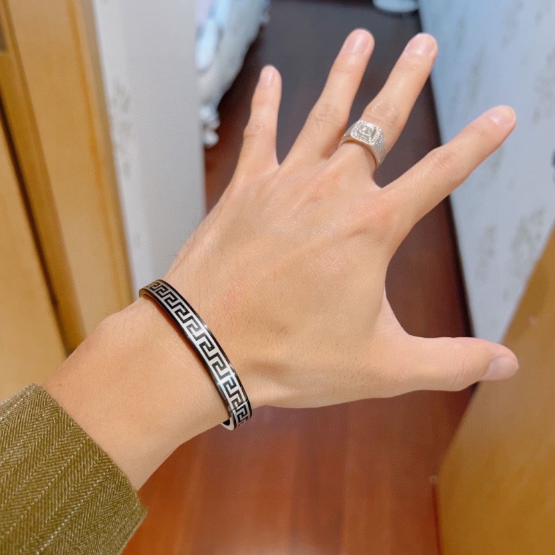 Gvc*1 bracelets